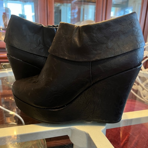 Black wedge ankle booties - Picture 2 of 6